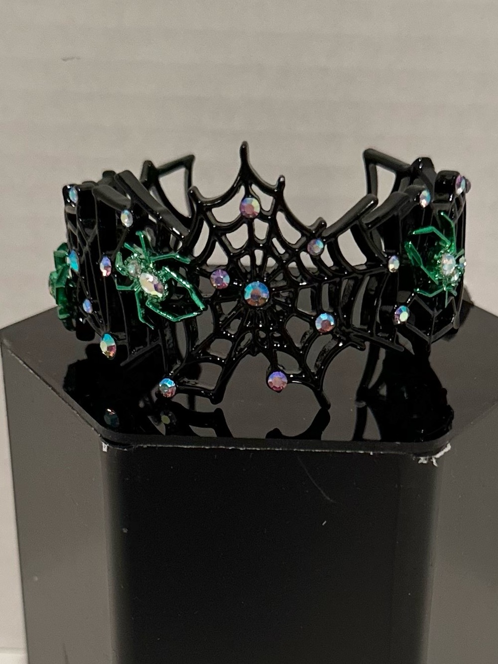 Betsey Johnson NWT Spider Web Open Cuff Bracelet
